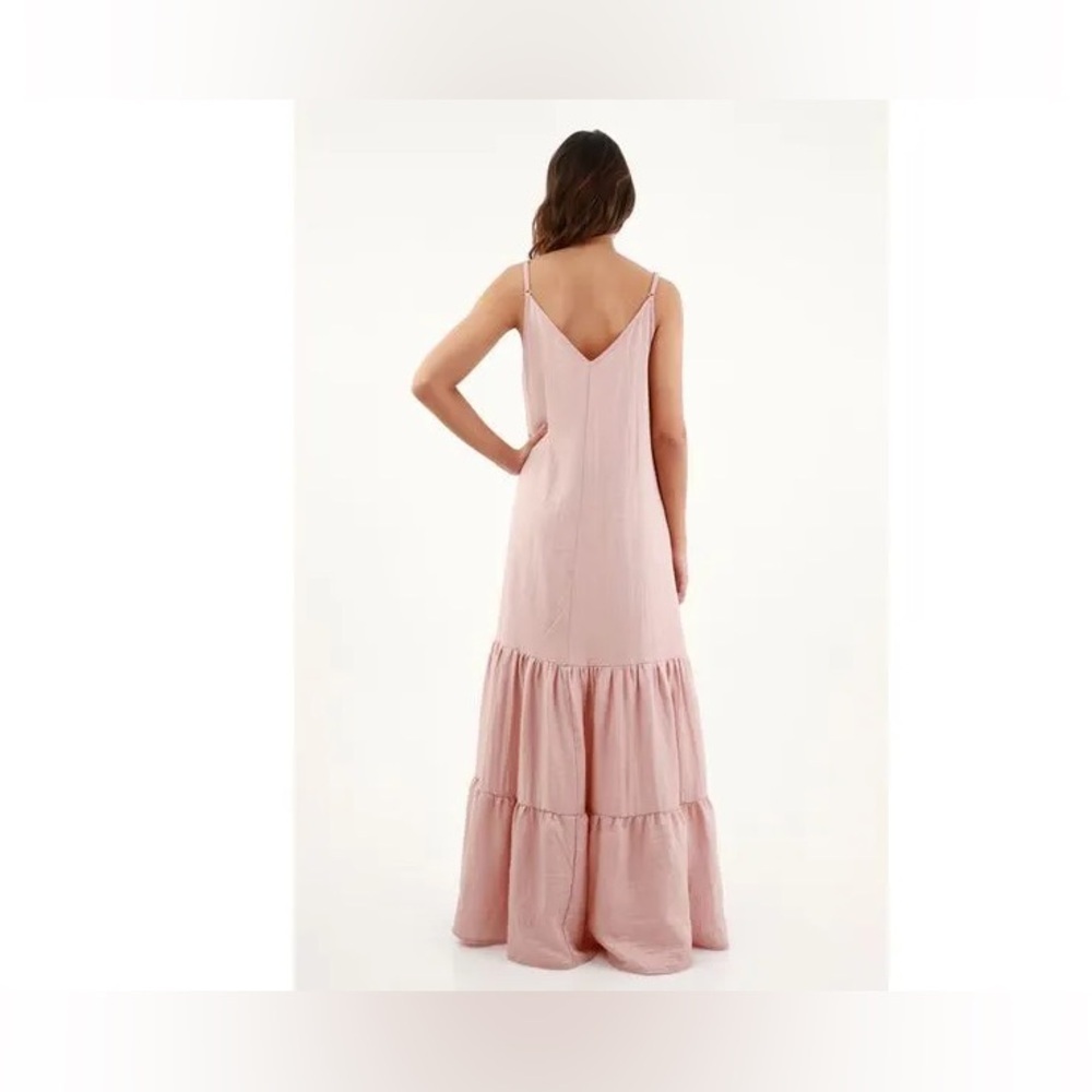 Beautiful long pink dress by TENIS. Its elegant and modern - Picture 2 of 7